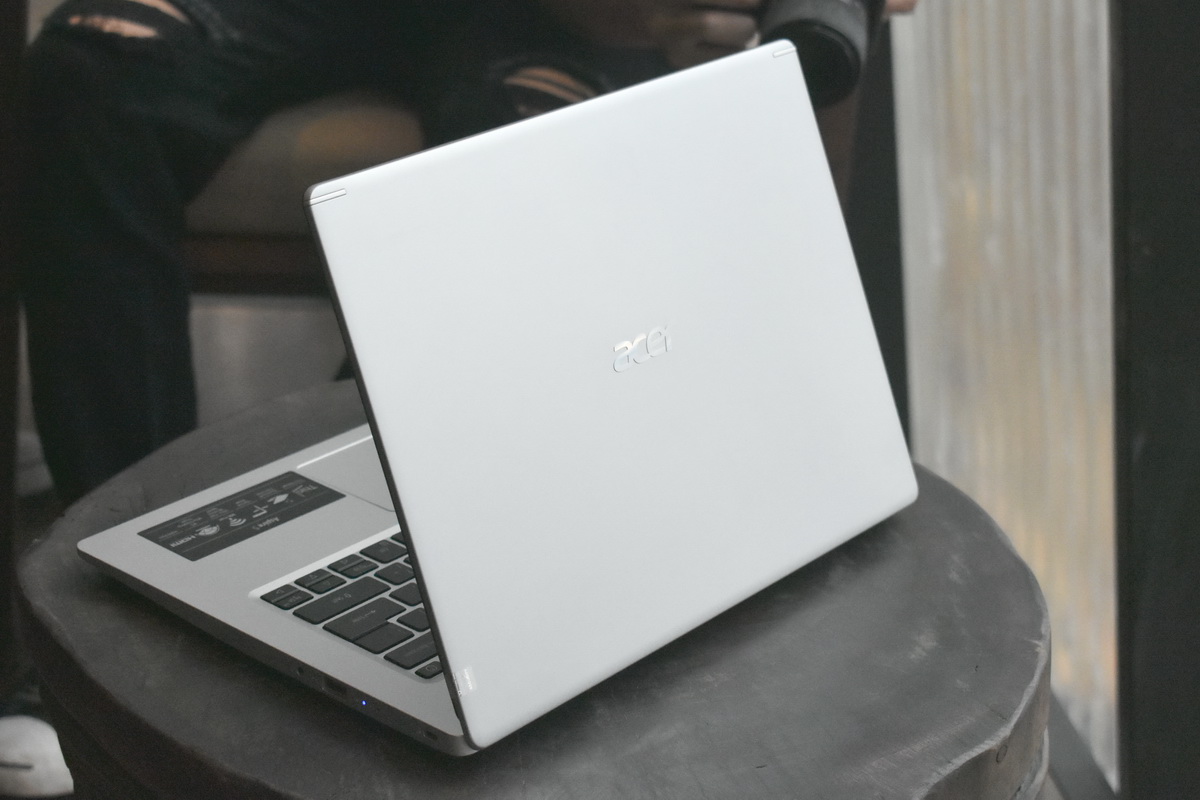 Acer-Aspire-5-Photo-04.JPG
