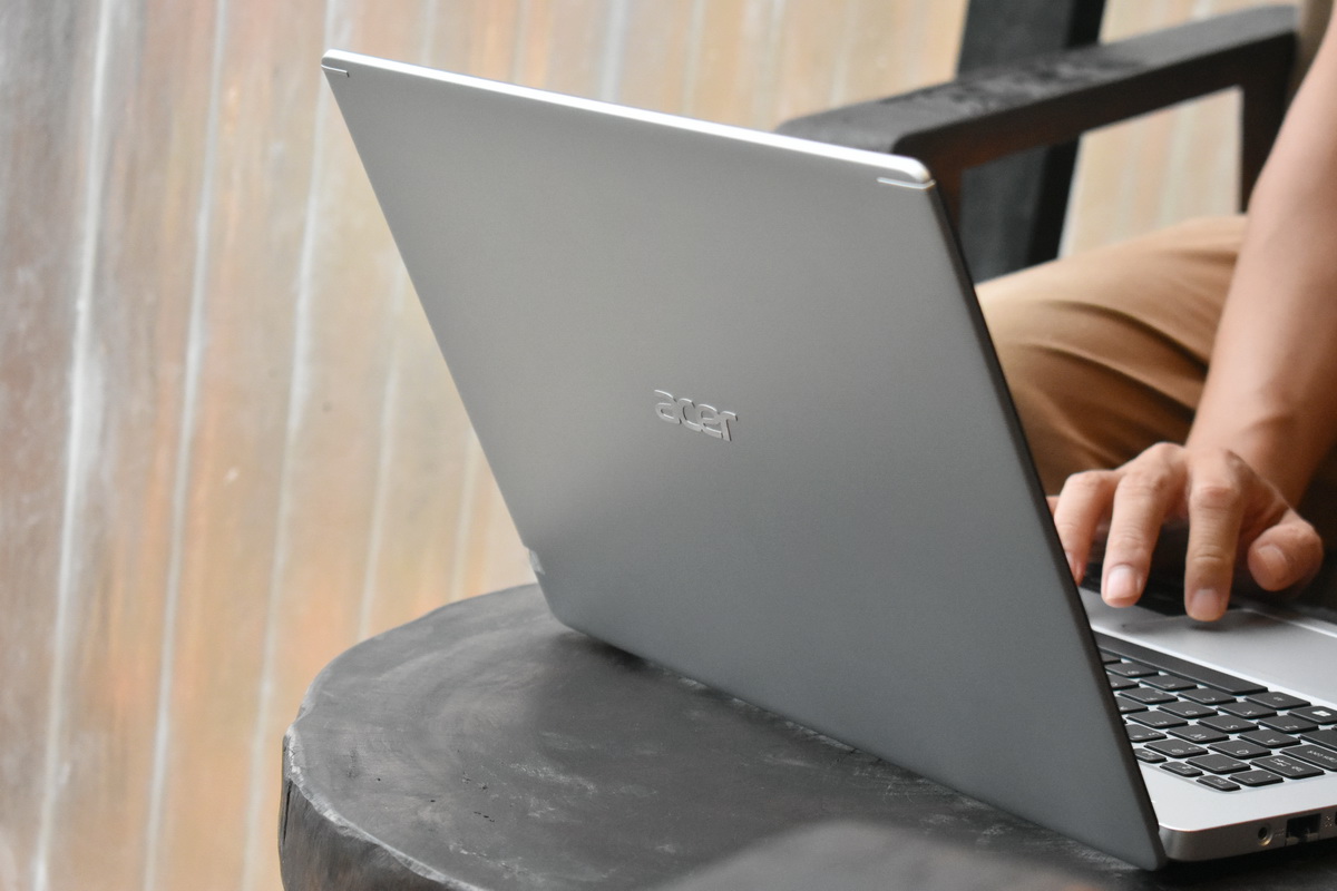 Acer-Aspire-5-Photo-06.JPG