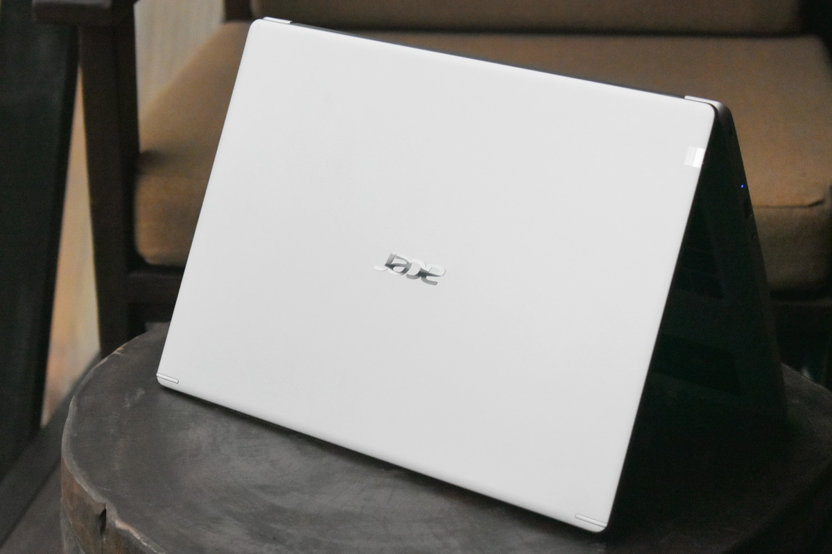 Acer-Aspire-5-Photo-08.JPG