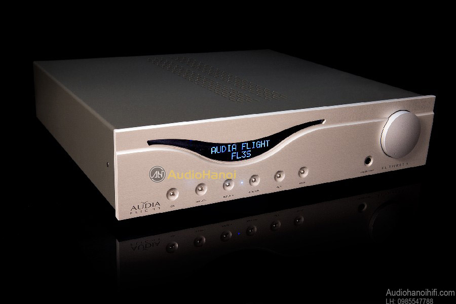 ampli-Audia-Flight-FL-Three-S-chat%20copy[1].jpg