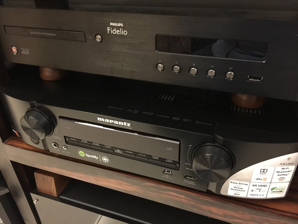 Amply%20Marantz%20NR1606%20c[1].jpeg