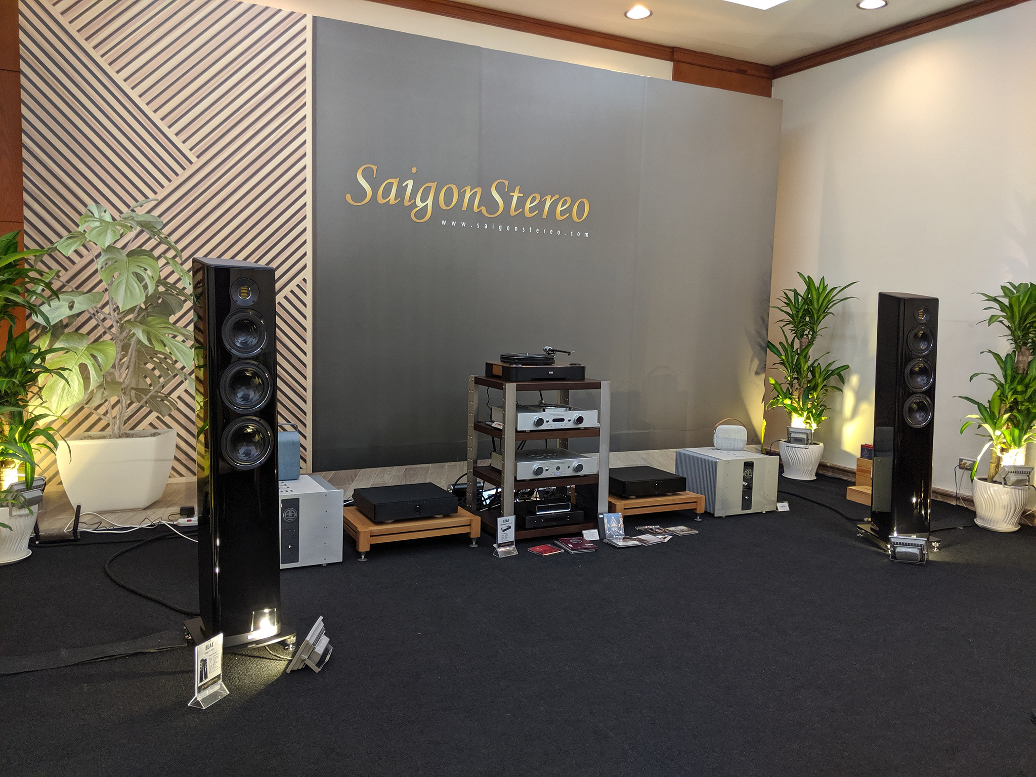 avshow-2019-12.jpg