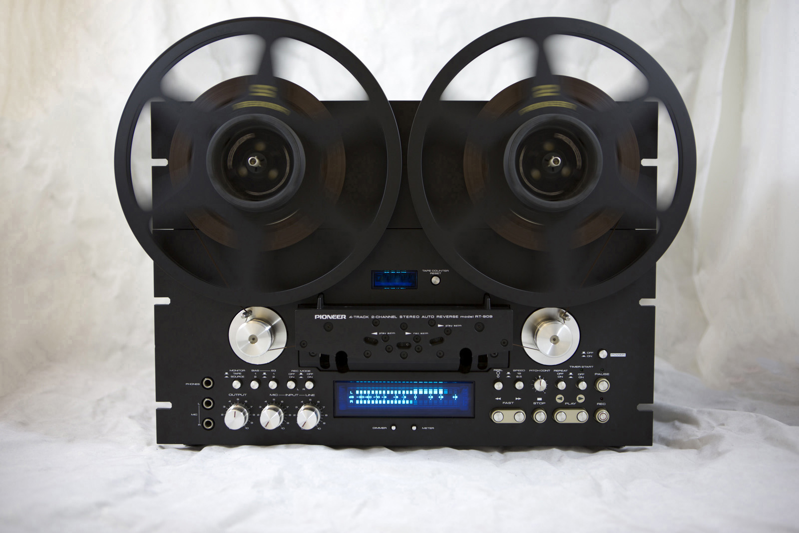 Black-909-1.jpg