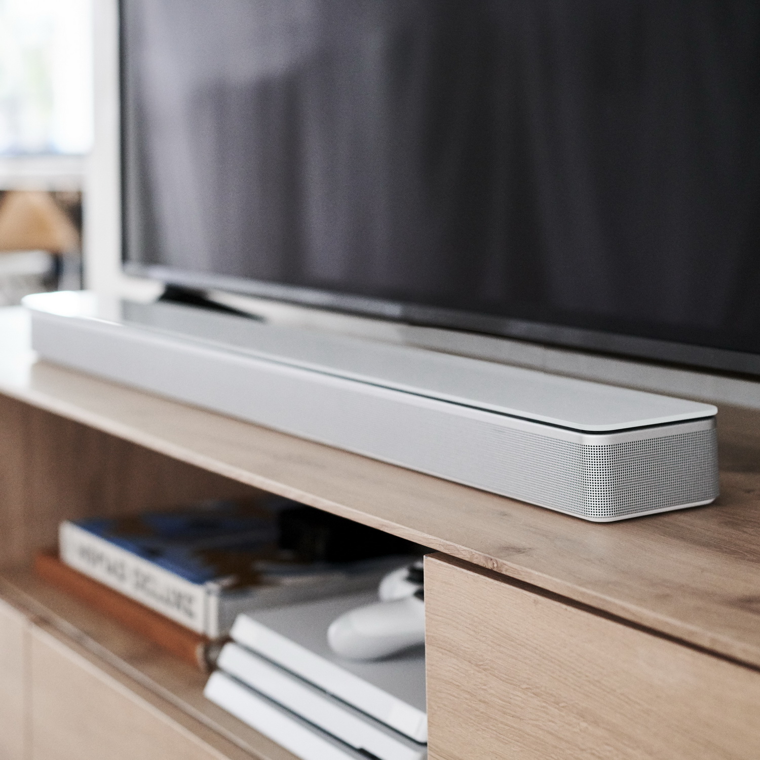 Bose Soundbar 700_silver with tv_resize.jpg