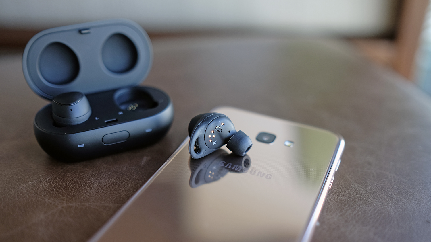 gear-iconx-2018-01.jpg
