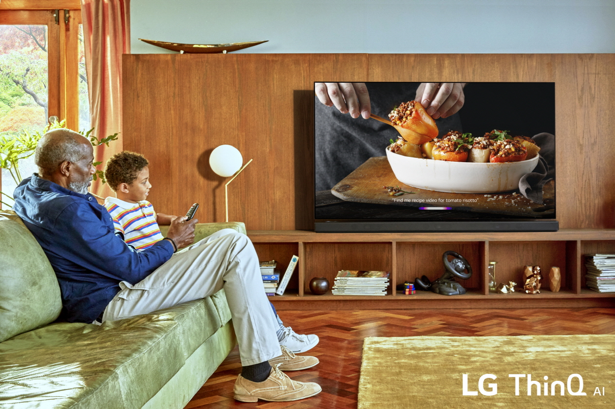 LG ThinQ AI TV Lifestyle 02.jpg