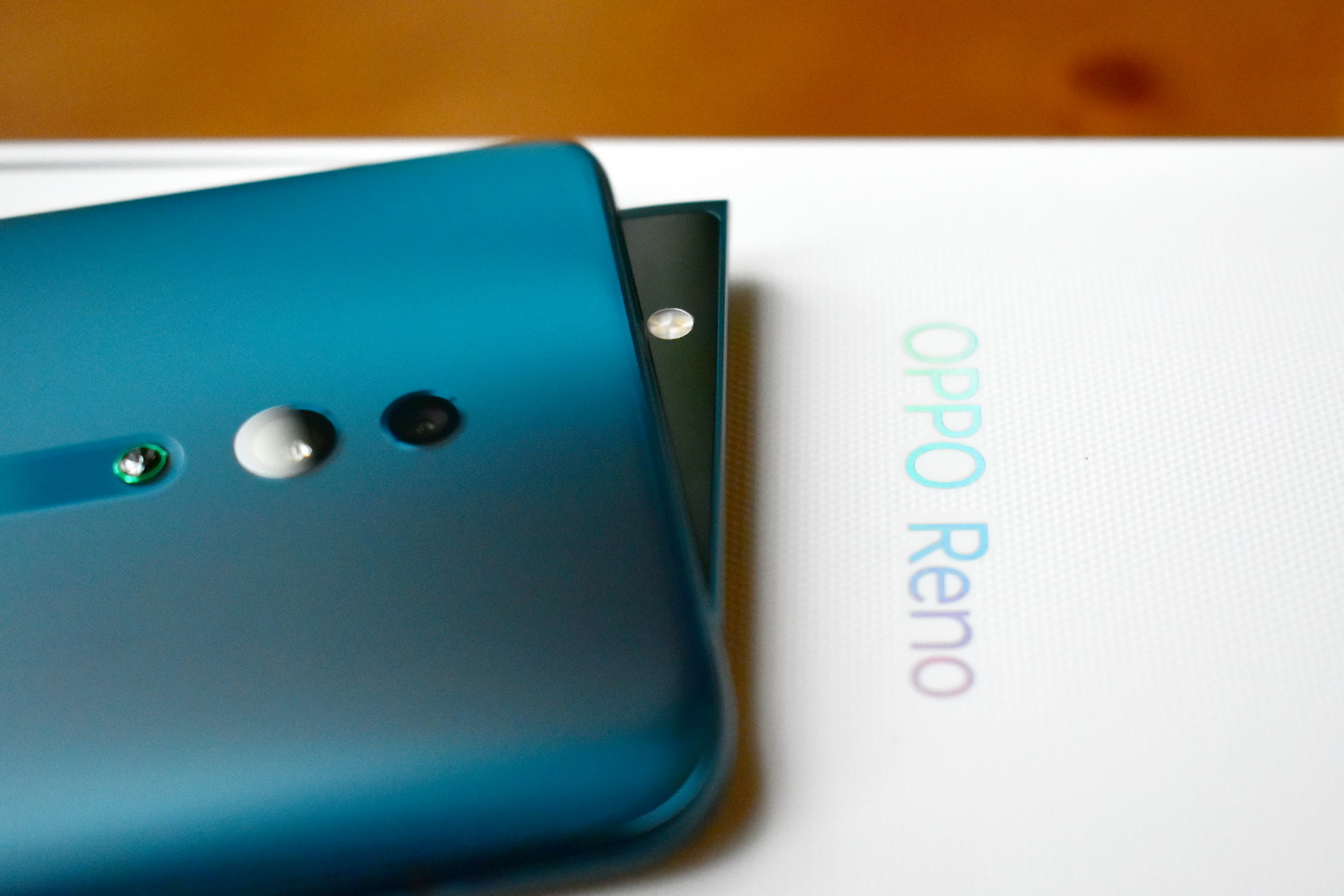 OPPO-Reno-01.JPG