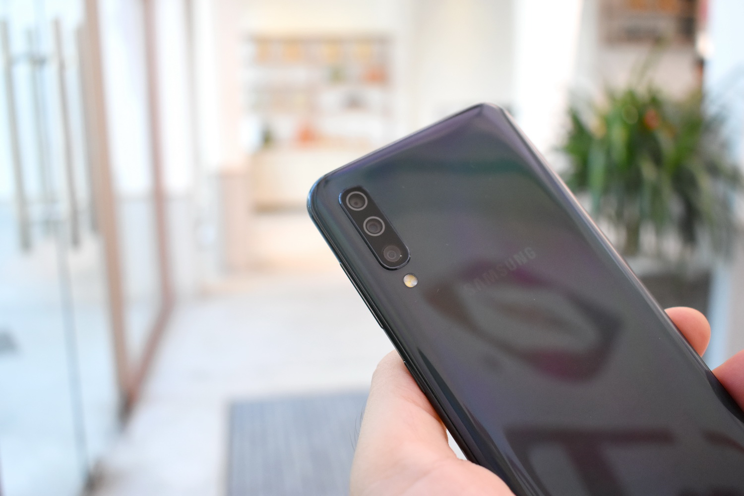 Samsung-Galaxy-A50-General-06.JPG