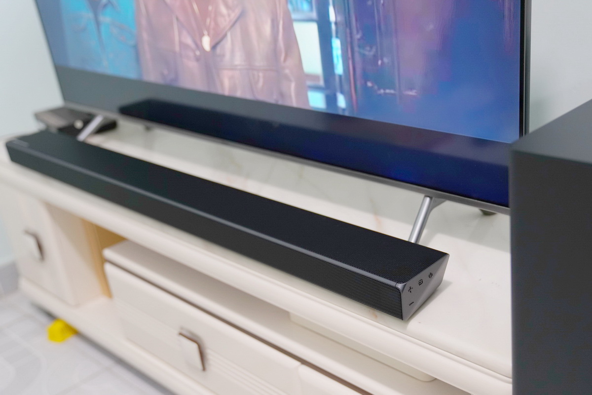 Samsung-HW-Q70R-Soundbar-02.JPG